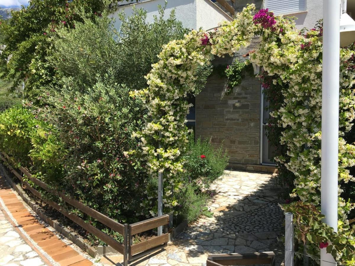 Olives Residence Dhermi Exterior photo